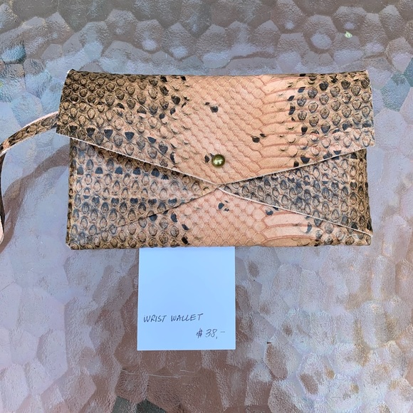 Purse & Wristlet Faux Snakeskin Croc Embossed Leather Line & Label Brooklyn NY - Picture 2 of 16